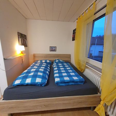 Geraeumiges Ferienhaus In Bad Salzuflen Mit Einfacher Ausstattung, Fuer Geschaeftsreisende, Gruppen Oder Familien Geeignet, 4 Schlafzimmer Kültér fotó