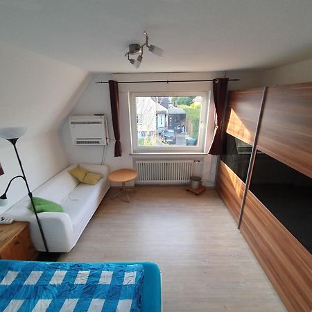Geraeumiges Ferienhaus In Bad Salzuflen Mit Einfacher Ausstattung, Fuer Geschaeftsreisende, Gruppen Oder Familien Geeignet, 4 Schlafzimmer Kültér fotó