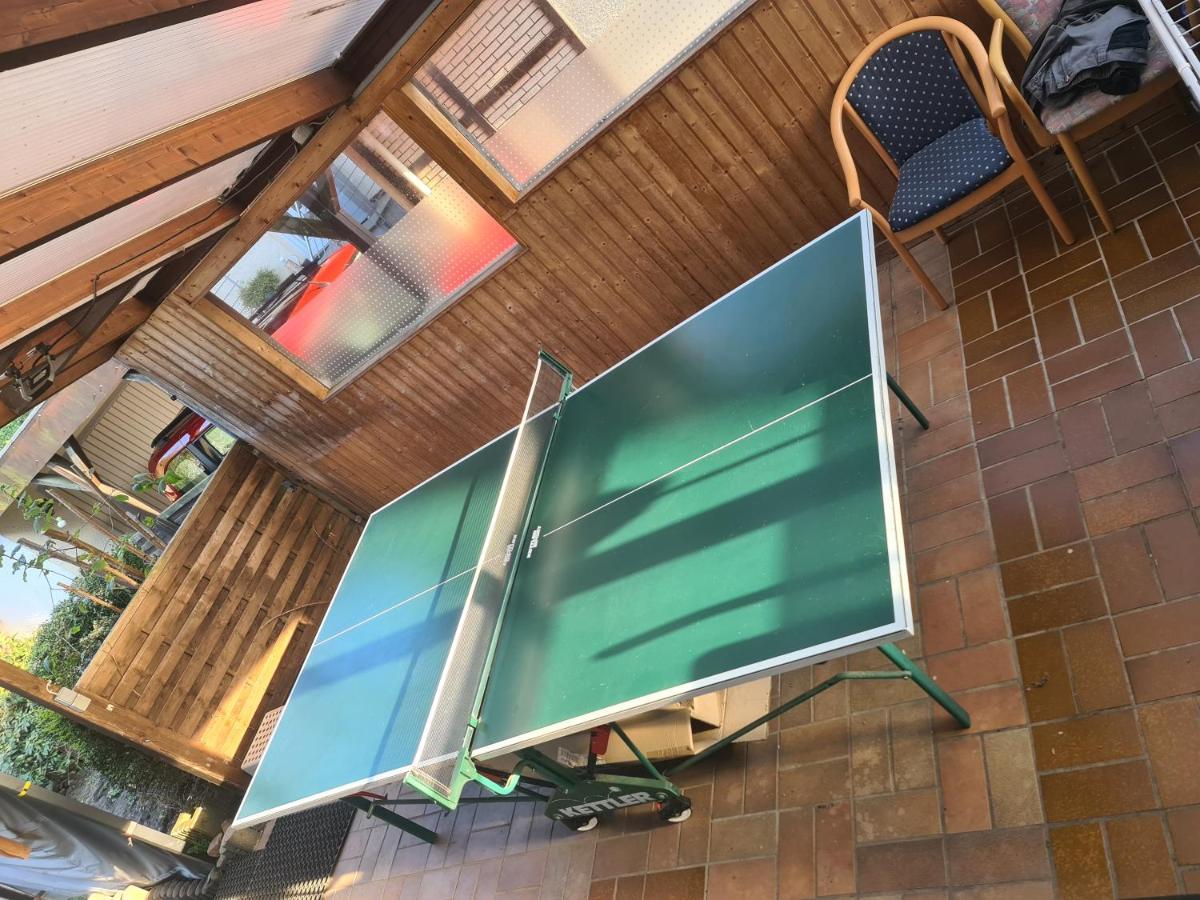 Geraeumiges Ferienhaus In Bad Salzuflen Mit Einfacher Ausstattung, Fuer Geschaeftsreisende, Gruppen Oder Familien Geeignet, 4 Schlafzimmer Kültér fotó