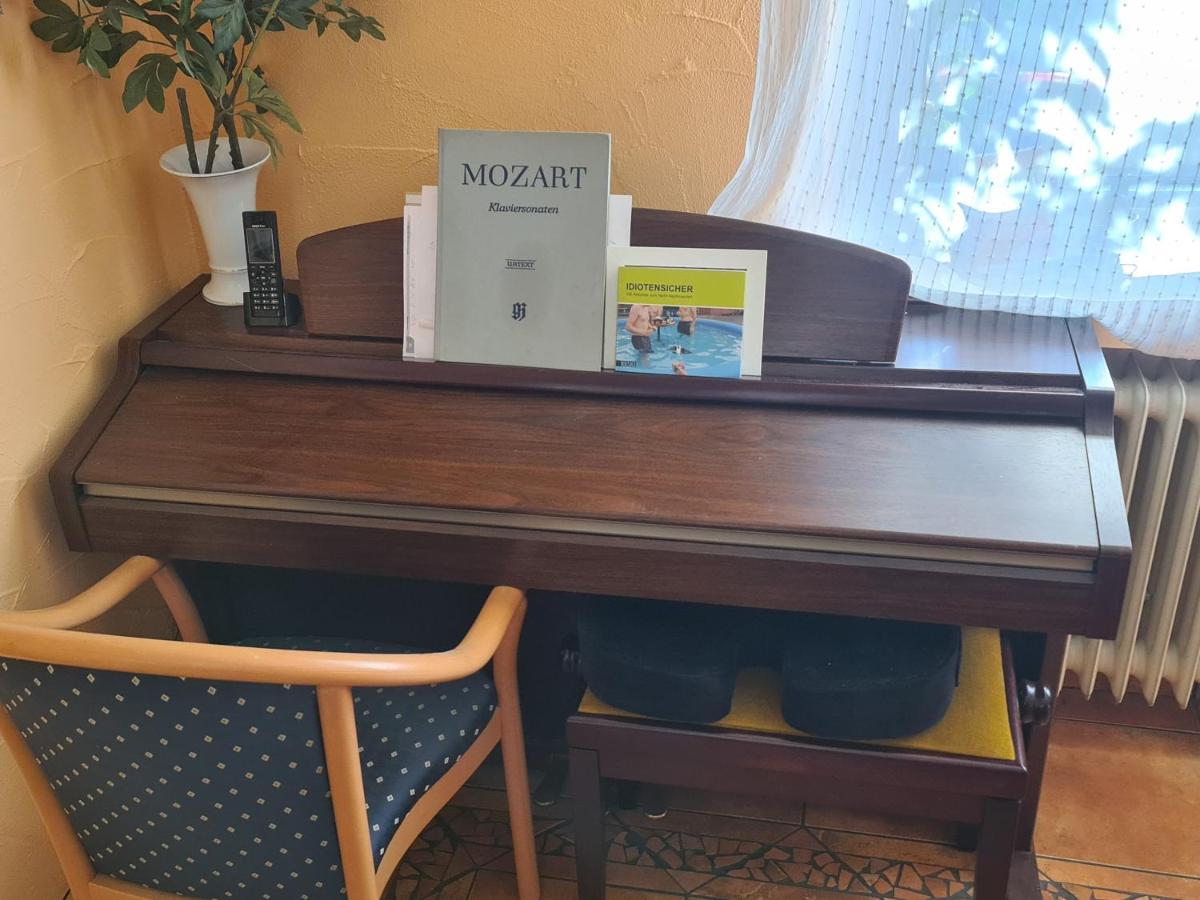 Geraeumiges Ferienhaus In Bad Salzuflen Mit Einfacher Ausstattung, Fuer Geschaeftsreisende, Gruppen Oder Familien Geeignet, 4 Schlafzimmer Kültér fotó