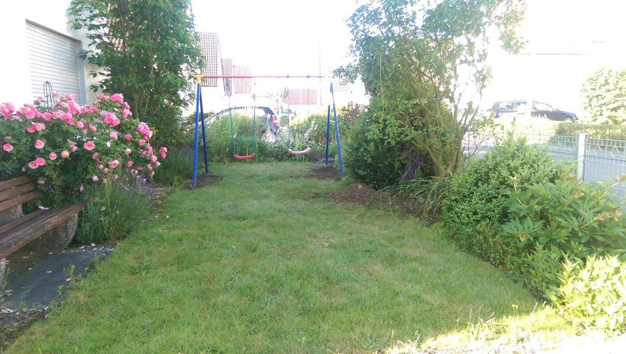 Geraeumiges Ferienhaus In Bad Salzuflen Mit Einfacher Ausstattung, Fuer Geschaeftsreisende, Gruppen Oder Familien Geeignet, 4 Schlafzimmer Kültér fotó